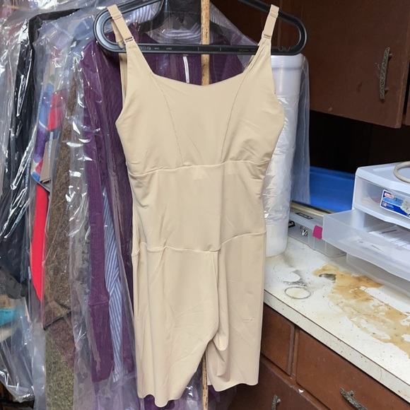 2 body shapers size XL - Picture 3 of 5